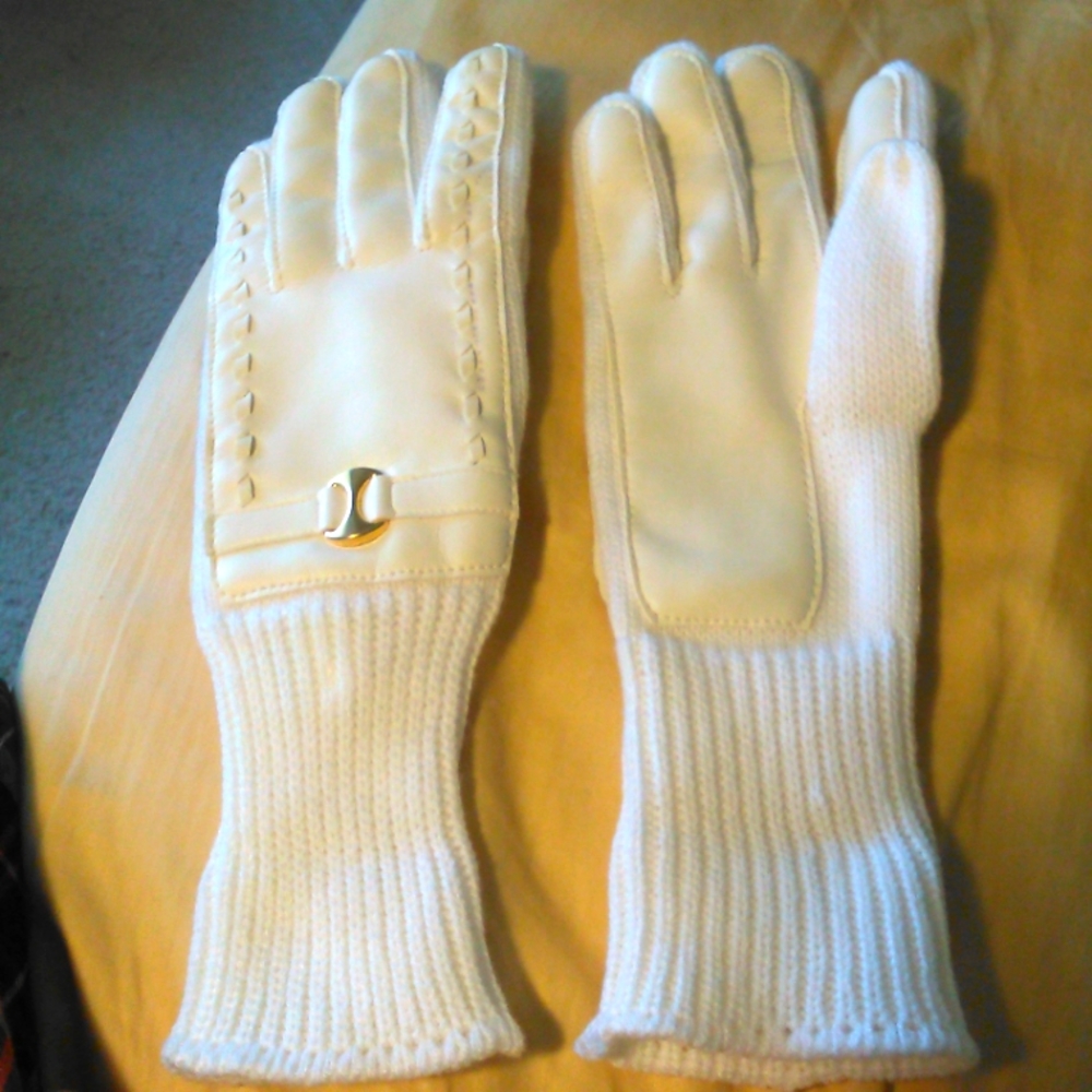 BNWOT BEAUTIFUL LONGER WHITE LADIES GLOVES ONE SIZE BY ENGLISH VILLAGE CLASSY!
